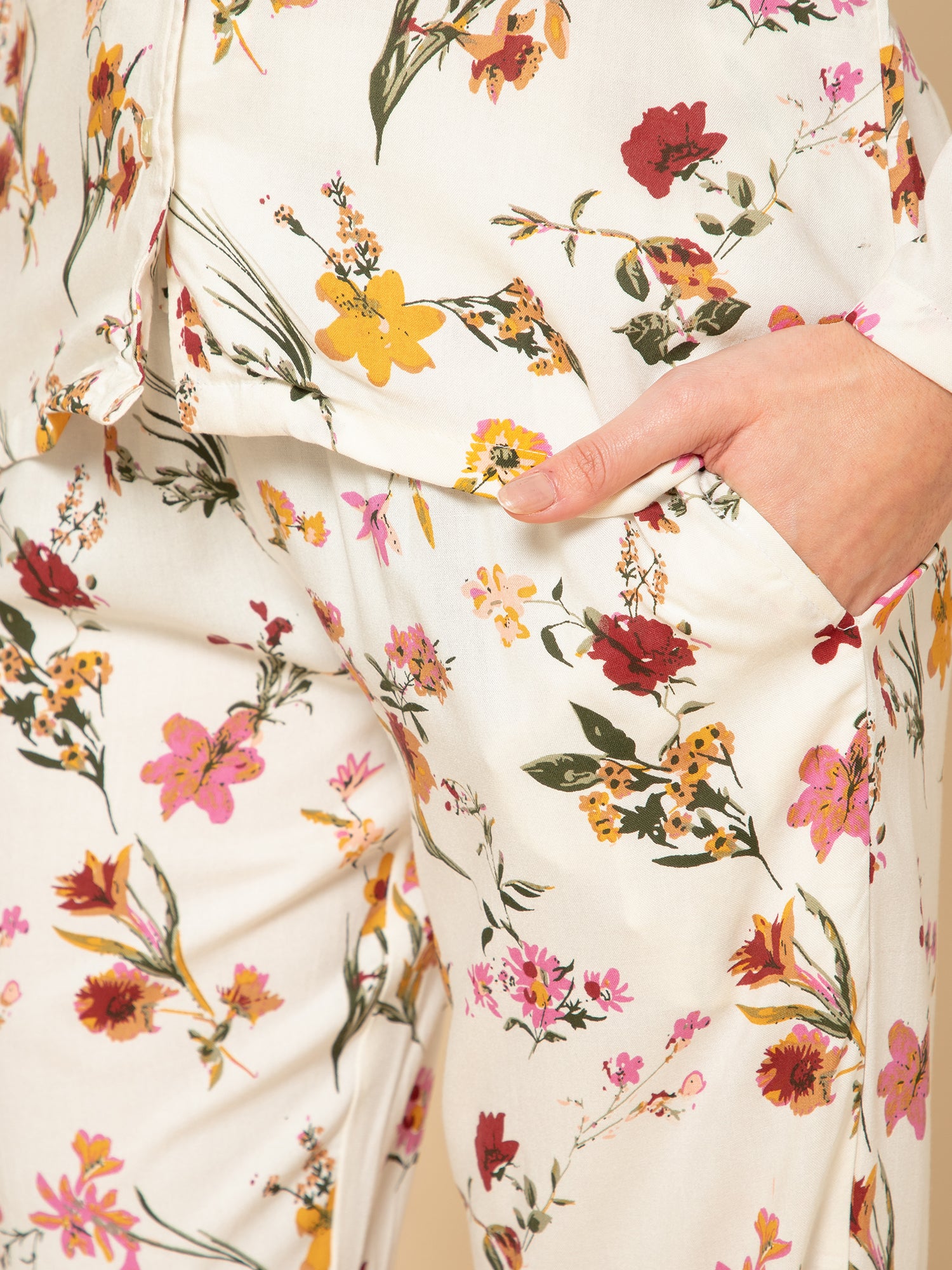 Women White Floral Printed Pyjama Set